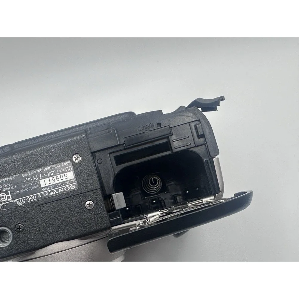 Sony Cyber-shot DSC-S75 Digital Camera Carl Zeiss Silver Untested For Parts